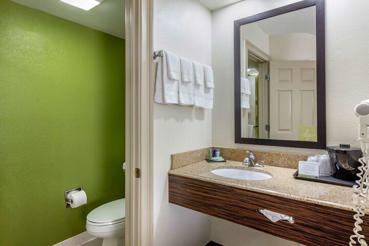 2 Double Beds (17 of 19)