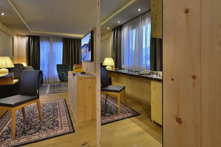 Room 8 of 86