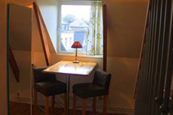 Room 9 of 43