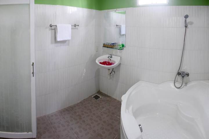 Room 18 of 42