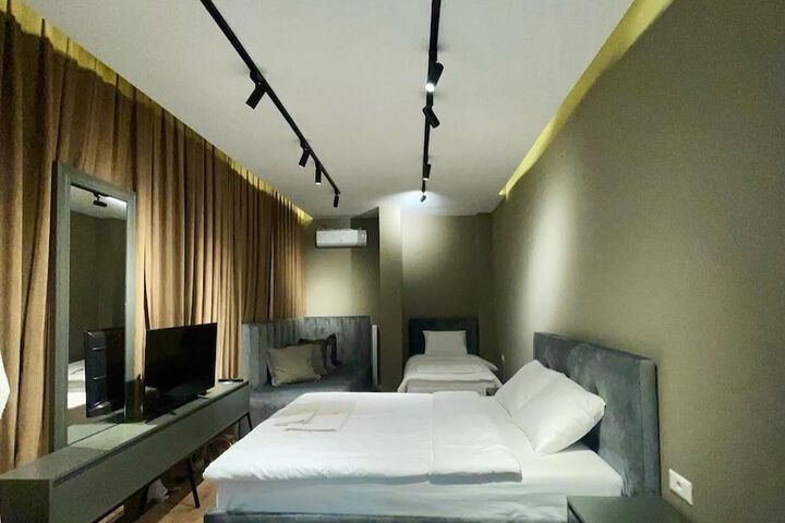 Grand JNK Boutique Hotel