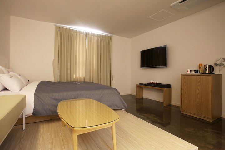 Room 4 of 40