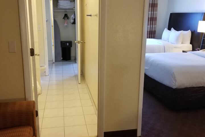 2 Double Beds Accessible (31 of 49)