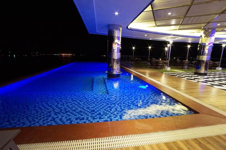 Pool 44 of 62
