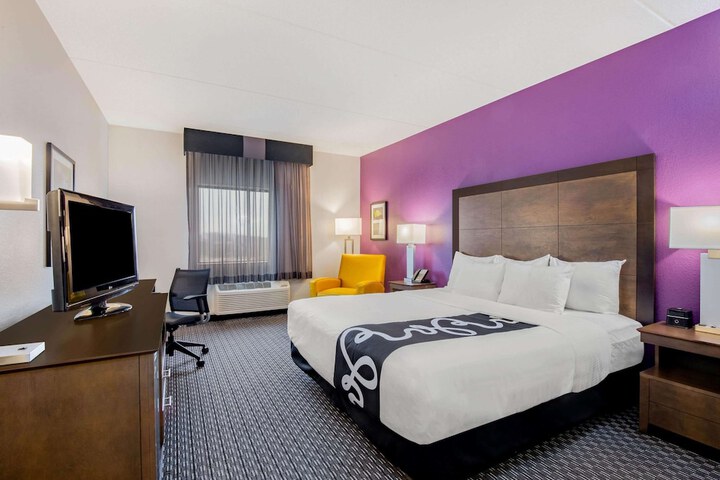 1 King Bed (9 of 11)