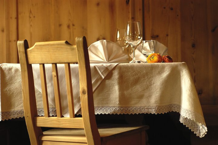Dining 26 of 33