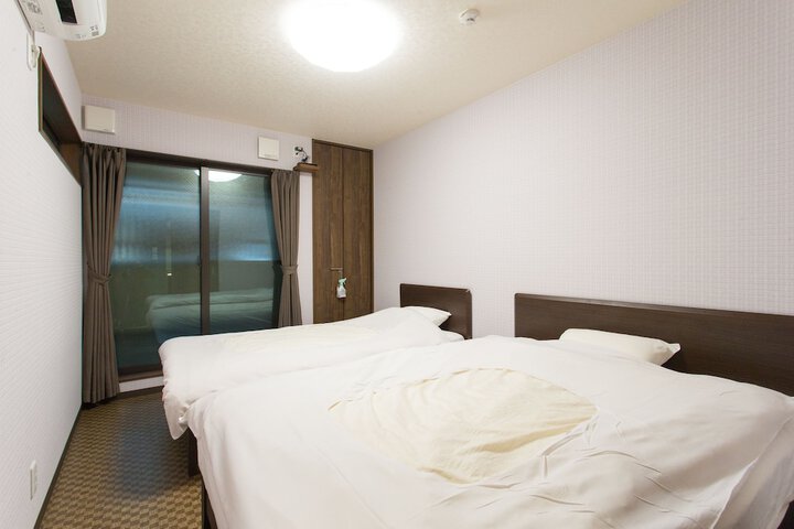 Room 9 of 48