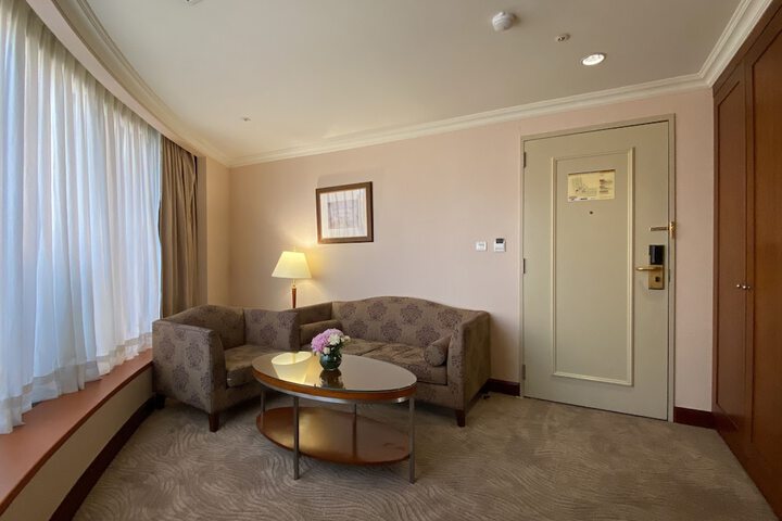 Room 19 of 76