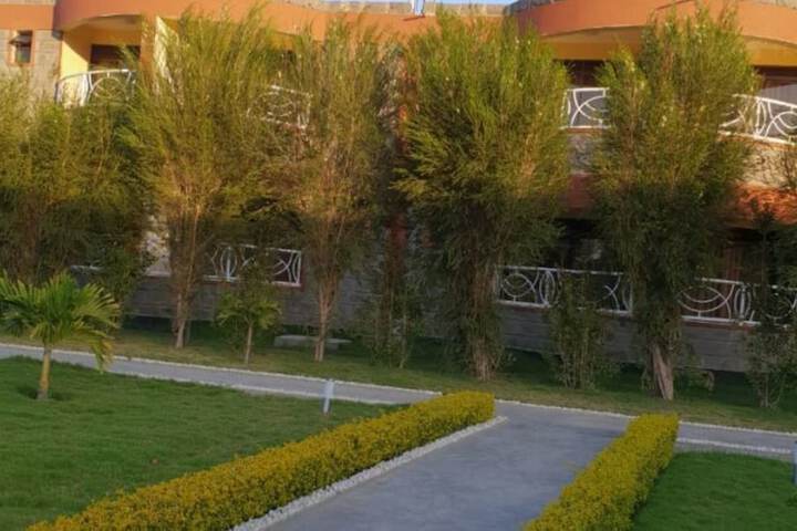 Hotel Exterior 36 of 45