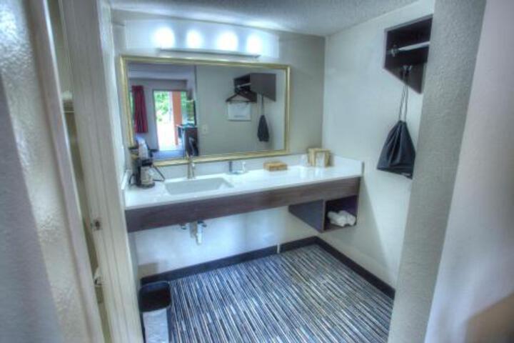 Room 53 of 69