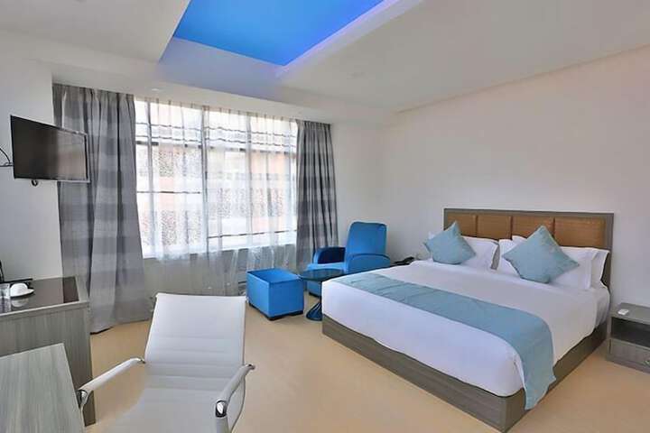 Room 12 of 16