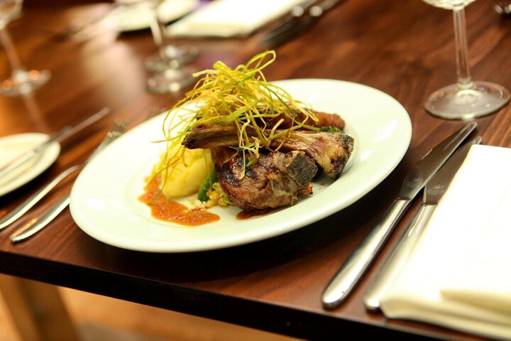 Dining 33 of 49