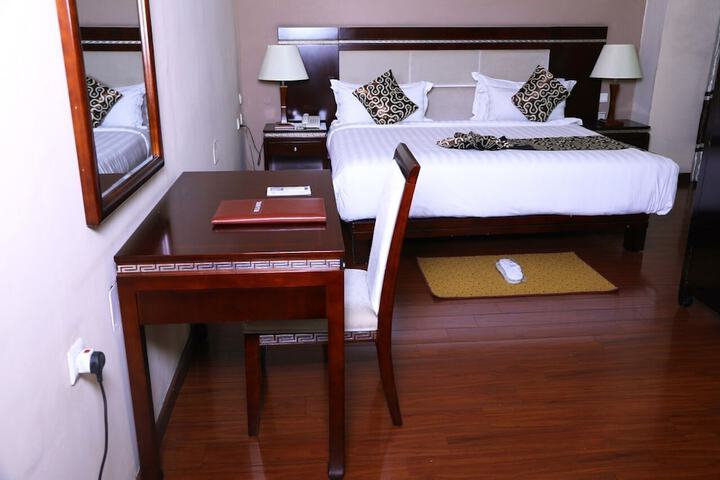 Room 4 of 13