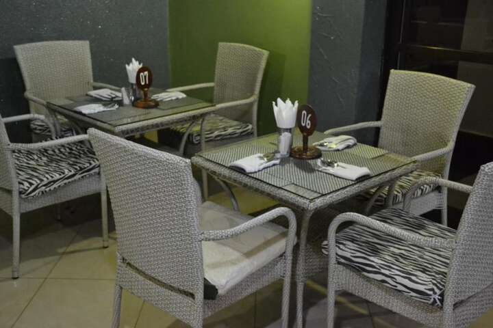 Dining 15 of 25