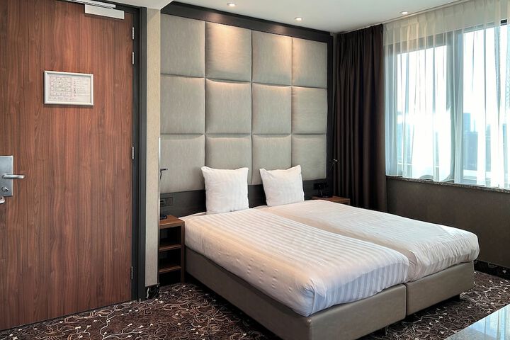 Room 15 of 39