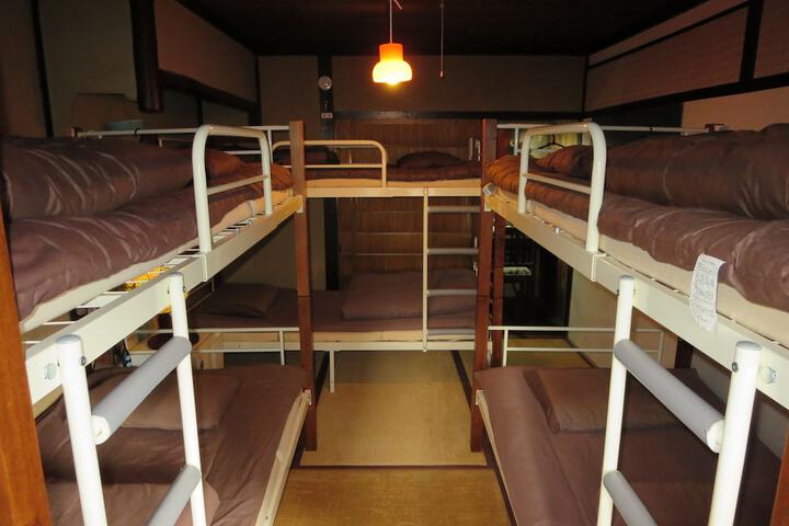 Room 6 of 47