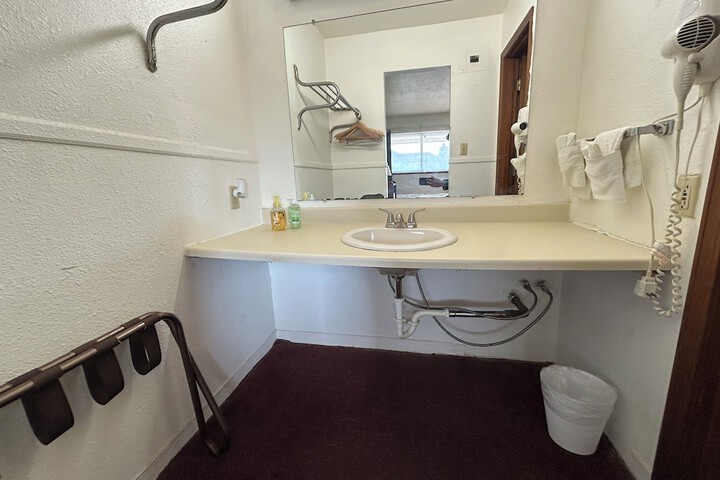 Room 13 of 22