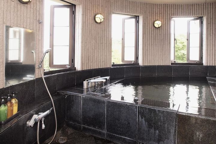 Hot Tub 7 of 32