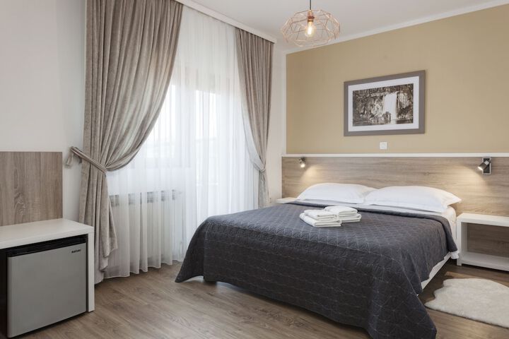 Room 4 of 72