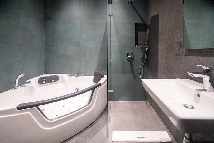 Room 42 of 46