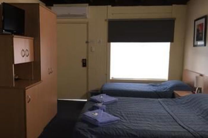 Room 9 of 15
