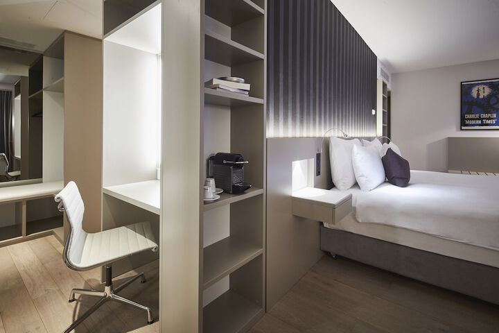 Room 13 of 100