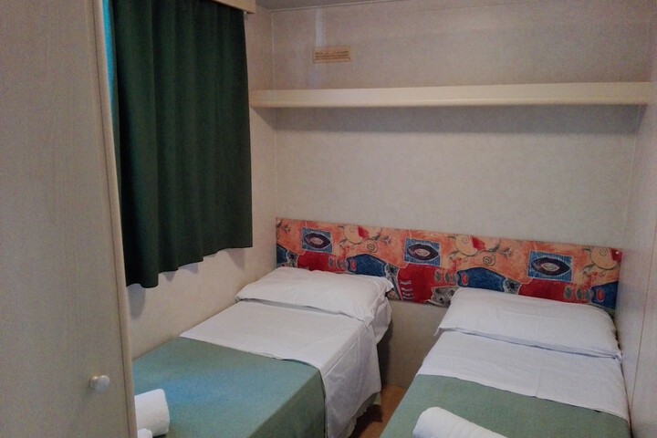Room 27 of 61