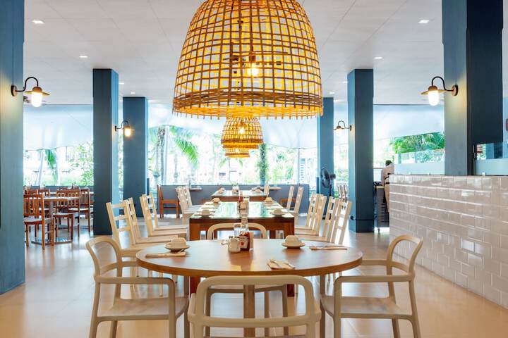 Dining 110 of 134