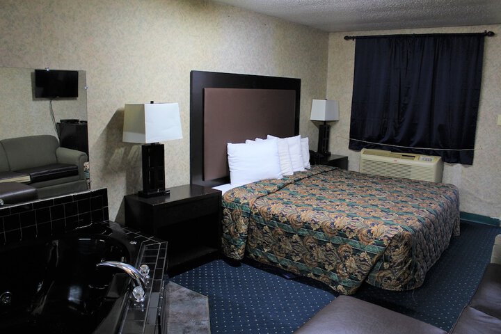Room 10 of 25