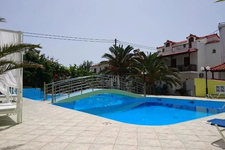 Pool 13 of 21