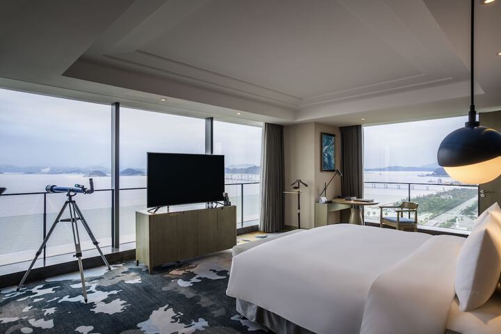 Room 4 of 51