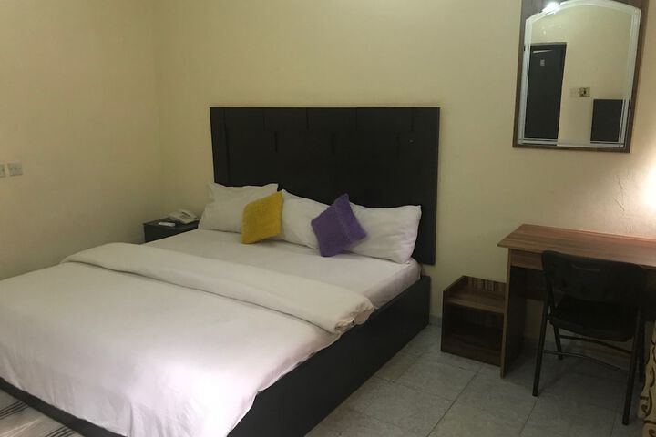 Room 4 of 30
