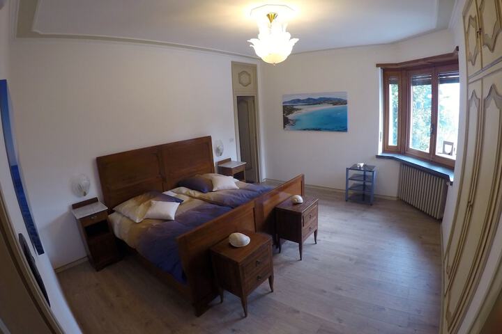 Room 3 of 20