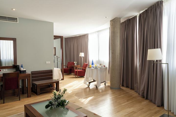 Room 15 of 76