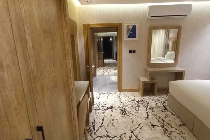 Room 12 of 38