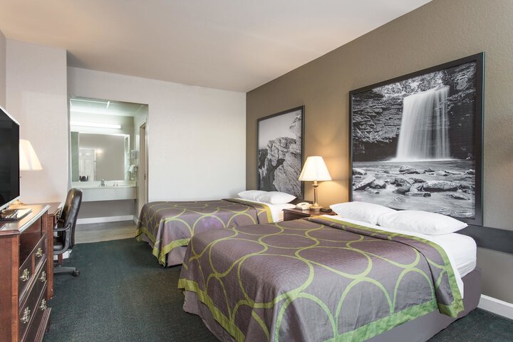 2 Double Beds (7 of 8)
