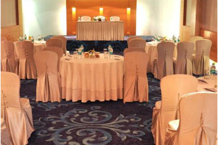 Ballroom/Hall 27 of 44