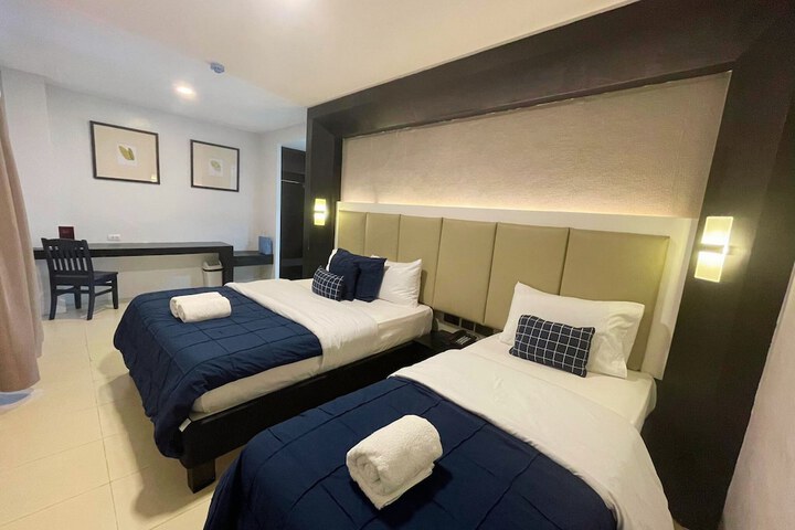 Room 8 of 38