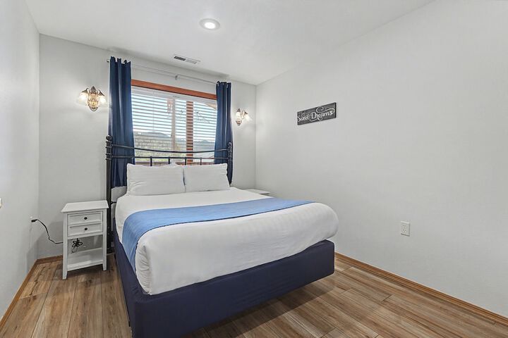 Room 32 of 157