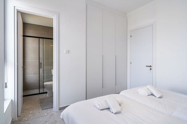 Room 18 of 116
