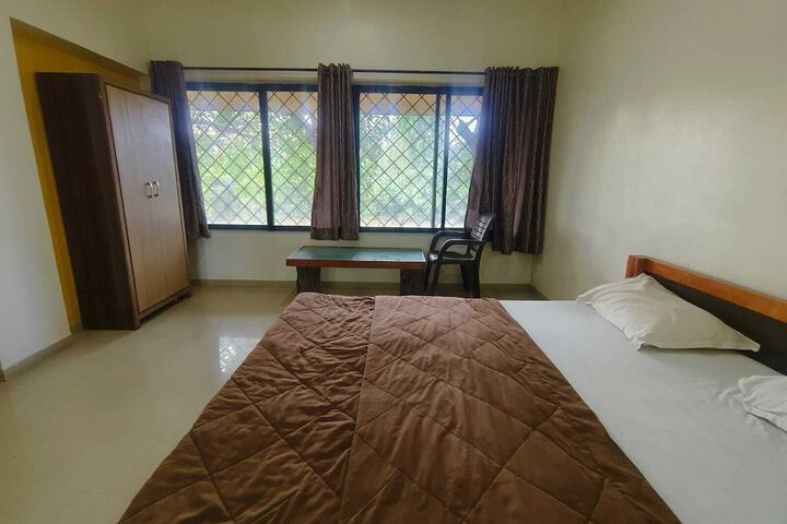Room 5 of 13