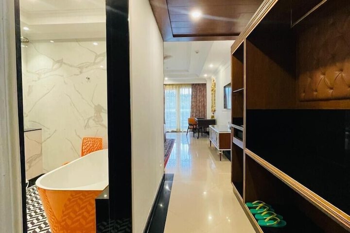 Room 15 of 124