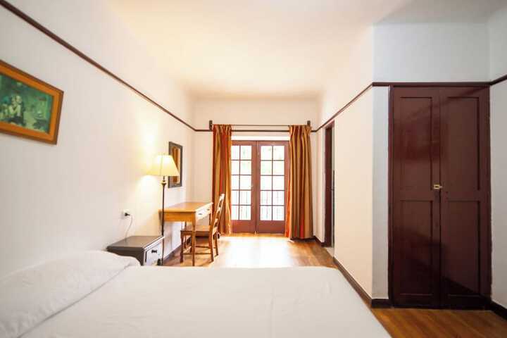 Room 11 of 28