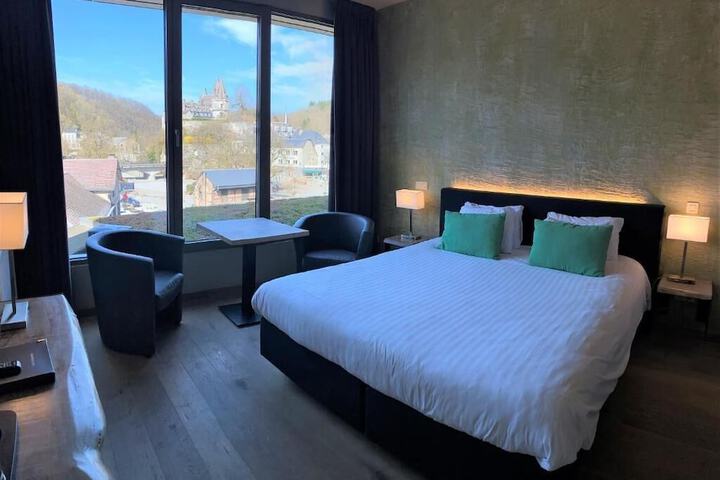 Room 5 of 65