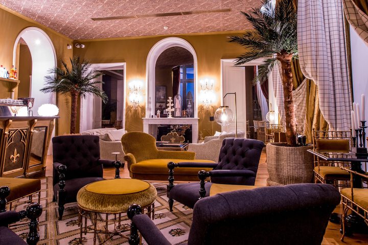 Lounge 47 of 60