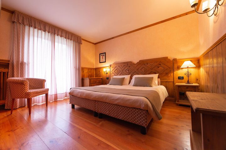 Room 4 of 63