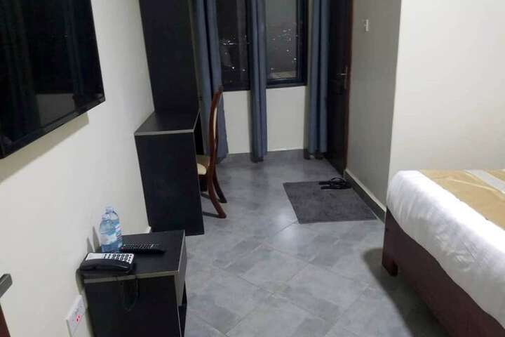 Room 6 of 23