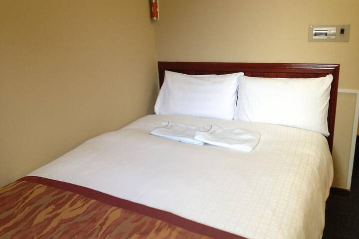Room 27 of 68