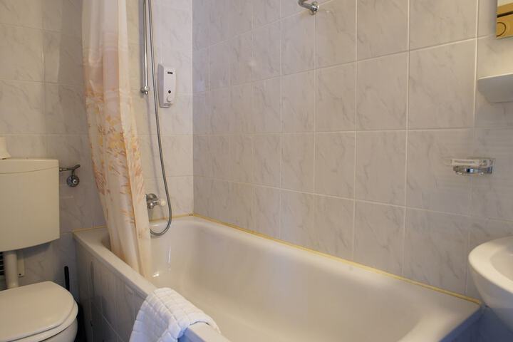 Room 73 of 83