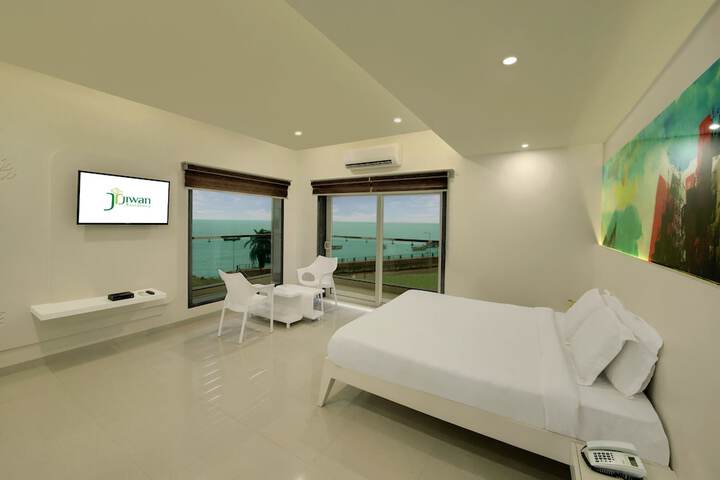 Room 27 of 32